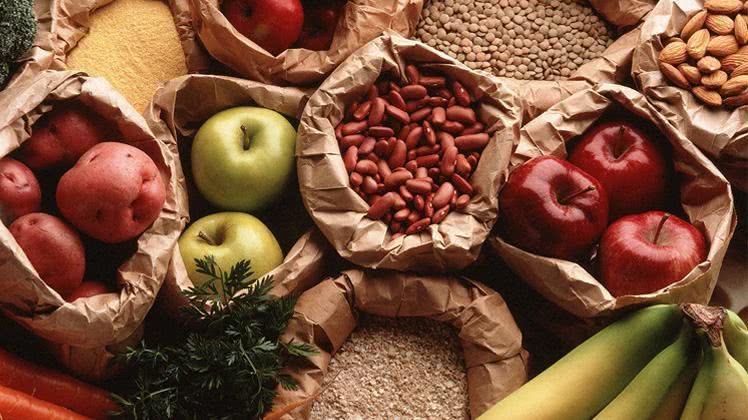 Psyllium en una cuchara de madera